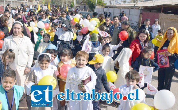 SIN EDAD PARA LA FE.- No hubo más que alegría, cánticos religiosos y mucha fe en su deidad.