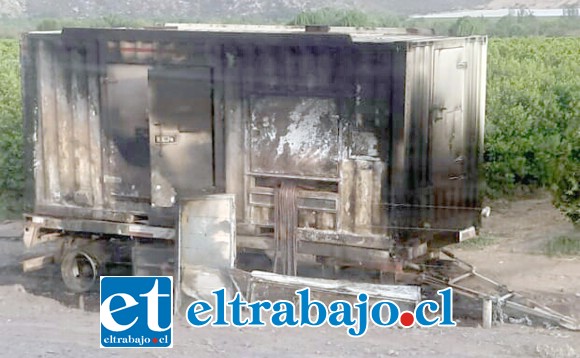 El generador eléctrico fue incendiado por un grupo de desconocidos durante la madrugada de este miércoles en el sector El Escorial de Panquehue.