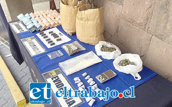 Personal de la Brigada Antinarcóticos de la Policía de Investigaciones de Los Andes incautó las drogas y el dinero en efectivo en la Ruta 5 Norte de la comuna de Llay Llay.