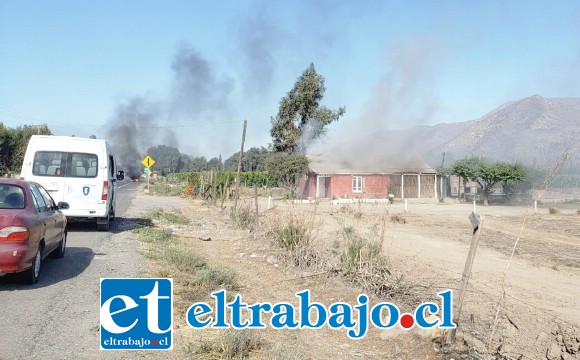 El fuego afectó a una vivienda ubicada en el sector El Escorial de Panquehue, la mañana de ayer lunes.