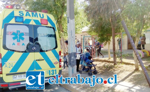 Los apoderados retirando sus niños desde el jardín. También se hizo presente el SAMU.