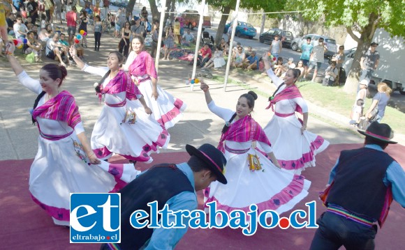 ENCUENTRO CULTURAL.- Cada grupo participante aportó lo mejor de sí, recibiendo el cariño y aplauso del público.