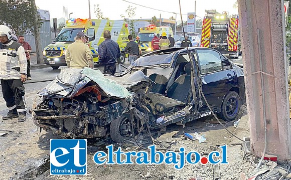 El conductor del automóvil fue rescatado por voluntarios de Bomberos.