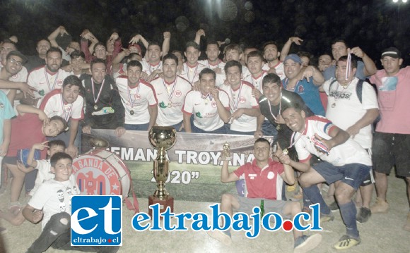 AQUÍ ESTÁ EL BICAMPEÓN.- Almendral Alto, ellos son los bicampeones de la Semana Troyana 2020, repitiendo la hazaña de 2019.