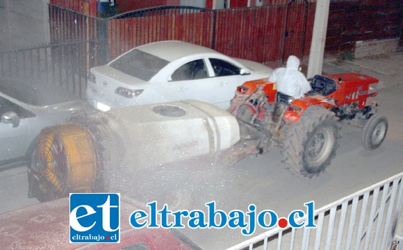 DETRÁS DE LA NOTICIA.- Esta fotografía de Diario El Trabajo se tomó cerca de la media noche del miércoles en La Troya, en una cobertura especial de nuestro medio en terreno.