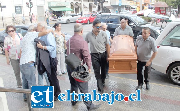 HOY LA DESPIDEN.- El velatorio de Freire Canto se está realizando en la Iglesia Catedral, y sus exequias se desarrollarán hoy jueves con la respectiva Misa Fúnebre, pasando sus restos mortales al descanso eterno en el Cementerio Municipal de San Felipe en El Almendral.