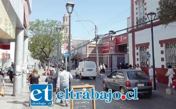 Relativa normalidad se pudo apreciar ayer en calle Prat de San Felipe, una de las principales arterias de la ciudad.