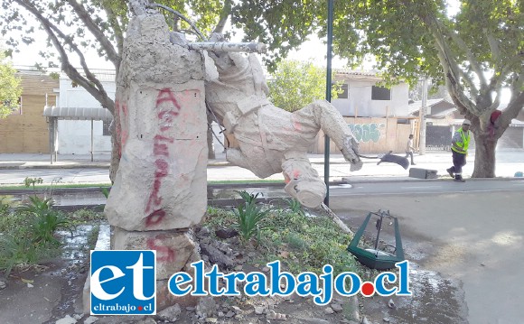 Así quedó la estatua del ‘Soldado del Pacífico’ ubicada en la Avenida O`Higgins, frente a donde se ubicaba el ex regimiento Yungay.