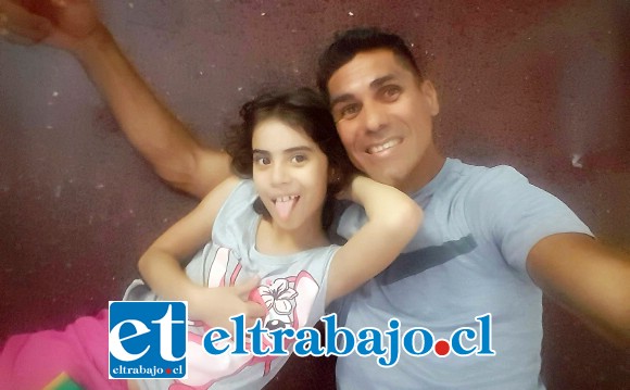 El ex delantero del Uní Uní se encuentra en cuarentena. En la imagen junto a una de sus hijas.