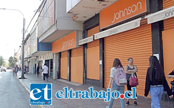 CIUDAD EN SUEÑO.- Así luce la mayoría de locales comerciales en el centro de San Felipe y no se vislumbra un revés para que esta situación cambie.