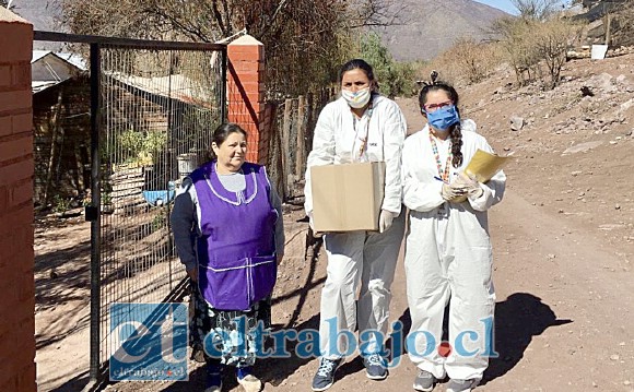 Hoy lunes se han estado entregando estas cajas de mercadería en distintos sectores de la comuna de Putaendo.