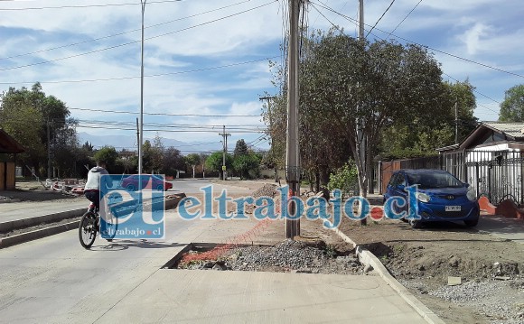 Otra imagen para la vergüenza. Este poste se encuentra casi al llegar a la Avenida Yungay.