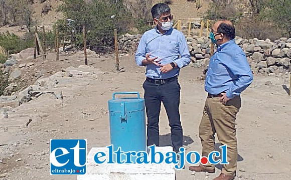 Una profundidad de 220 metros tiene el nuevo pozo de aducción de cabecera de Puatendo, el que fue inspeccionado esta semana por el gobernador de la provincia de San Felipe, Claudio Rodríguez, y el director regional de la DOH, Boris Olguín.