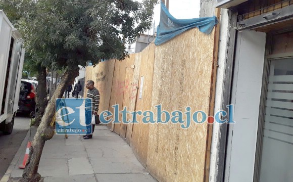 Este es el frontis de la construcción en calle Merced, la cual una vez más fue víctima de robo pese a encontrarse en pleno centro de la ciudad.