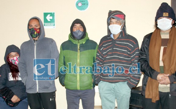 ESTÁN A CUBIERTO.- Ellos son algunos de los residentes del Albergue Municipal, quienes ya no están en las calles.