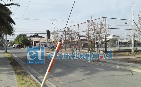 Cancha de Villa El Señorial de San Felipe, donde vehículos estacionados en las calles aledañas han sido afectados por robo.