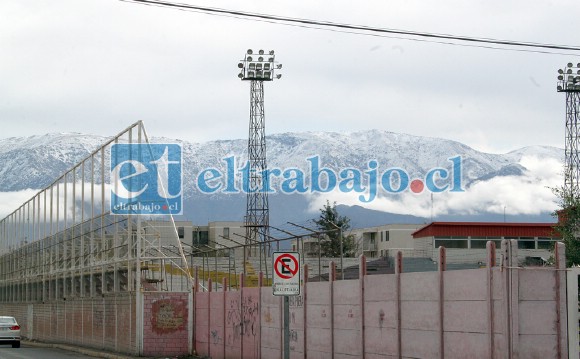 A PROTEGERSE TODOS.- Así lucían las montañas cercanas a nuestro valle ayer miércoles, casi cubiertas por completo por la nieve.