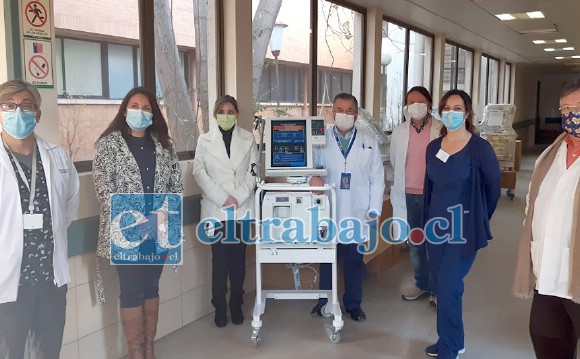 Ni las mascarillas logran ocultar la alegría con que recibieron los equipos en el Hospital de Los Andes.