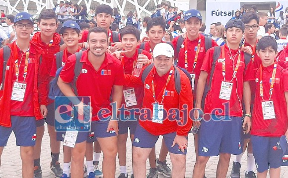 POR SUS FRUTOS…- Aquí tenemos a la U14 de Vóleibol masculino del IAC, el día de la inauguración de los Sudamericanos en Asunción Paraguay.