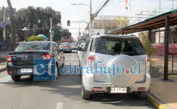 NO MÁS ESTACIONAMIENTOS.- Este escenario cambiará en los próximos días en el centro de San Felipe, cuando eliminen estacionamientos en calles Prat, Merced y Coimas.