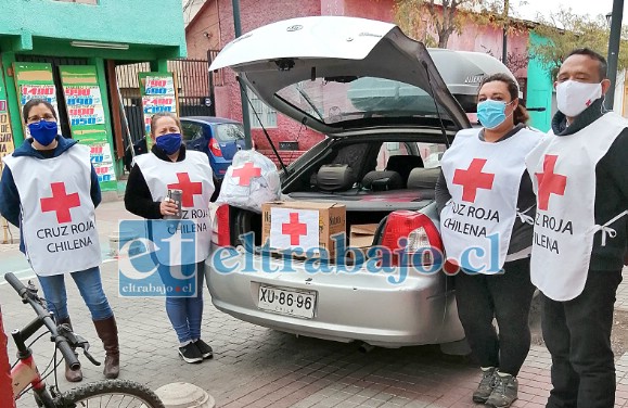 CAJAS DE AMOR.- La Cruz Roja de San Felipe y gracias a su Voluntariado con el apoyo de los sanfelipeños, están llegando con amor y mercadería a todos los rincones posibles de nuestra comuna.