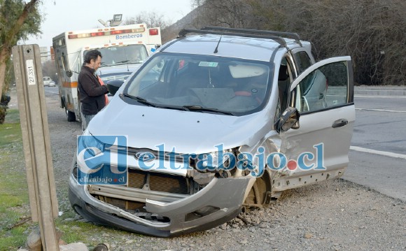 SIN HERIDOS.- Así quedó la Ford color plomo luego de ser impactada por la Chery color negro, a la altura de El Peñón, camino Troncal ruta a Panquehue.