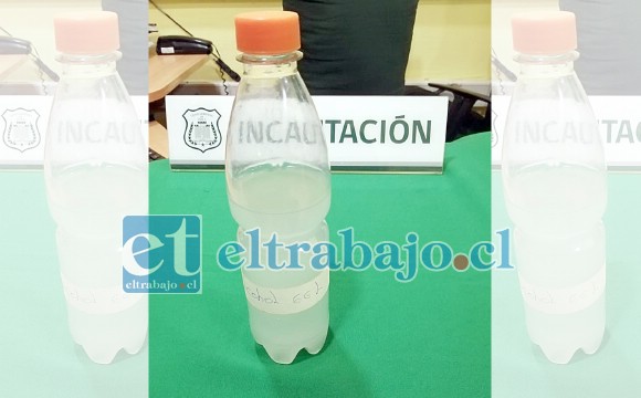 Entre los artículos que esperaba recibir un reo de 20 años, se encontraba una botella de alcohol gel que fue decomisada por personal de Gendarmería ya que la botella en realidad contenía licor.