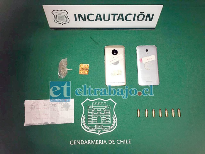 Siete municiones 9mm, marihuana, dos teléfonos celulares, cuatro comprimidos de Clonazepam y un mensaje se encontraban al interior del ‘pelotazo’ detectado este domingo por Gendarmería.