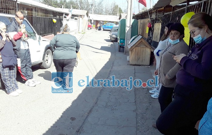 Tristes los vecinos al no poder ver correr por el pasaje a la pequeña que tanto querían.