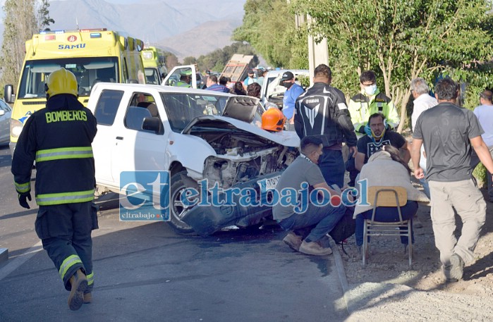 Una colisión vehicular múltiple de alta energía protagonizada por tres vehículos menores dejó a ocho personas heridas de diversa consideración la tarde de ayer.