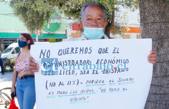 TODOS EN SINTONÍA.- Vecinos de todas las edades han manifestado su repudio frente a esta intervención del Obispado de San Felipe en su colegio, pues consideran que nada tiene que hacer en dicho centro educativo si las cosas marchan muy bien sin ellos.