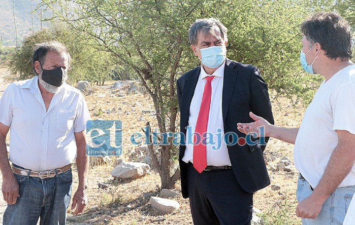 El alcalde Christian Beals se reunió con dirigentes de la Comunidad Agrícola Serranía El Asiento, comprometiendo apoyo para terminar con la explotación minera en esa área protegida.