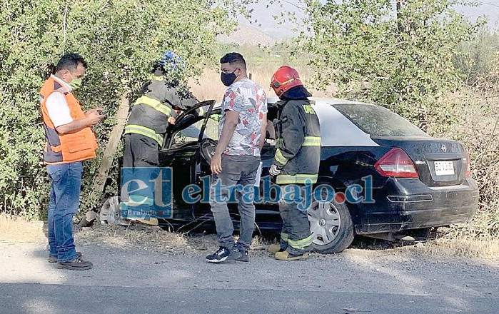 CONFUSO ACCIDENTE.- Bomberos y Carabineros atendieron la emergencia, no se necesitó asistencia del SAMU.