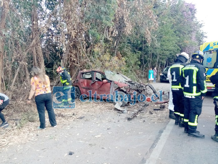 Con daños de gran consideración quedó el automóvil después de chocar. (Foto putaendoinforma.com).