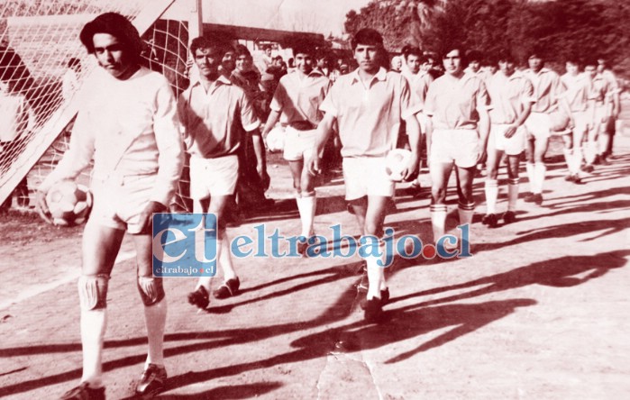 GENERACIÓN DEL AYER.- Así de amenazante lució siempre este colosal equipo de fútbol a través del tiempo, el Club Deportivo Lautaro Atlético El Tambo, fundado el domingo 30 de octubre de 1921, o sea, el más longevo con 99 años de existencia, casi un siglo de no soltar la pelota.