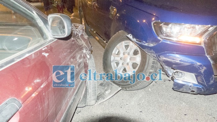 LICOR AL VOLANTE.- Así quedaron los vehículos involucrados en la curva de la iglesia de Santa Filomena, el conductor ebrio se dio a la fuga pero fue finalmente detenido.