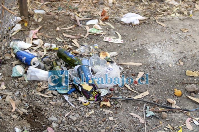 La inconsciencia y falta de cultura de algunos ‘turistas’ están destruyendo la belleza del paisaje en Los Patos.