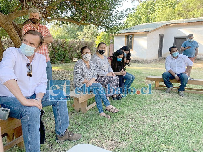 En el sector Las Compuertas, en Catemu, el parlamentario también pudo reunirse con los dirigentes del lugar.