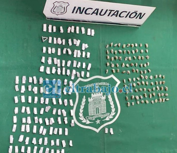 Uno de los gendarmes encargados de la inspección de los implementos revisó con el equipo de rayos X un listón de madera, descubriendo que la droga en su interior.