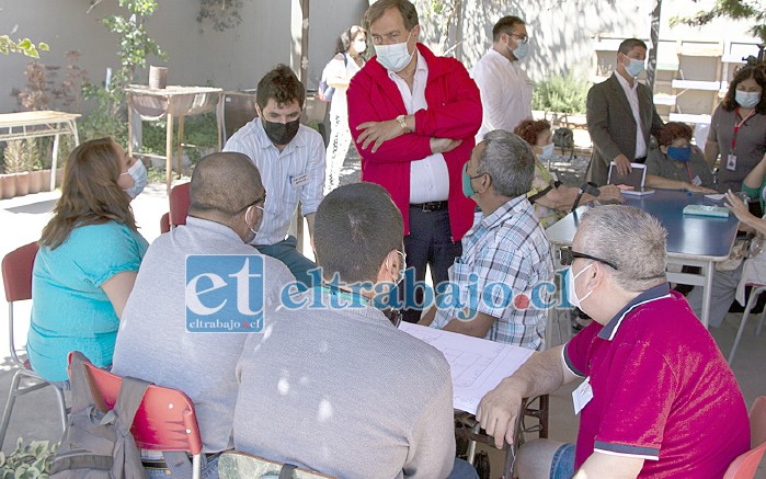 El alcalde Christian Beals presente en la jornada de participación ciudadana para levantar el proyecto que creará el Centro de la Discapacidad.