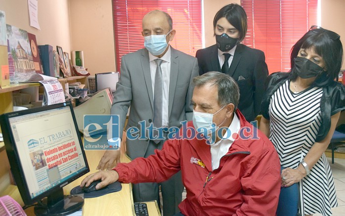 SON 93 AÑOS.- Marco Antonio, Nicolás y Angélica Juri acompañaron al alcalde Christian Beals durante el tradicional Cambio de Folio 93 de Diario El Trabajo.