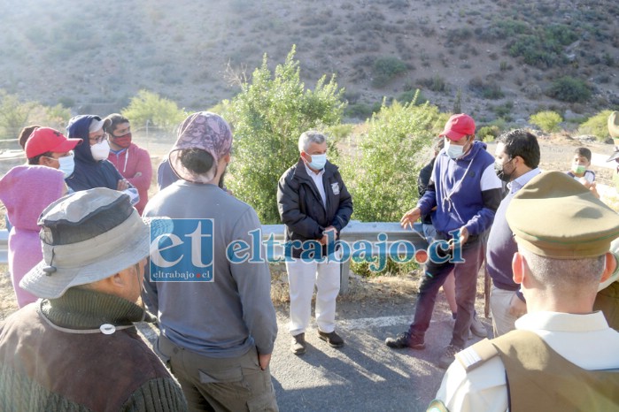 Apenas el alcalde supo del origen del problema actual, él mismo coordinó y estuvo presente con maquinaria municipal para limpiar el sistema.