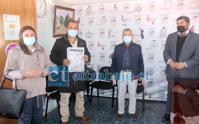 El alcalde Sergio Zamora junto a Luis Arancibia y la directora de Medio Ambiente Municipal, Vieroska Fuentes.