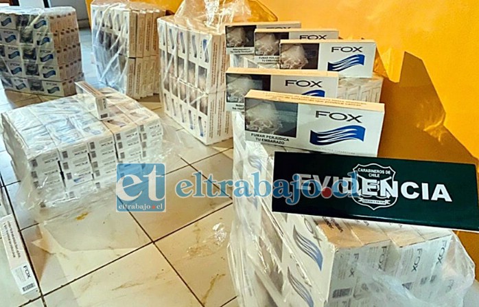 Personal de Carabineros de la SIAT Aconcagua incautó este millonario contrabando de cigarrillos ocultos en un automóvil.