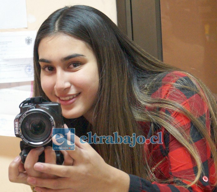 Ivanna Vicencio Ureta, estudiante del Liceo Mixto y aficionada a la Fotografía.