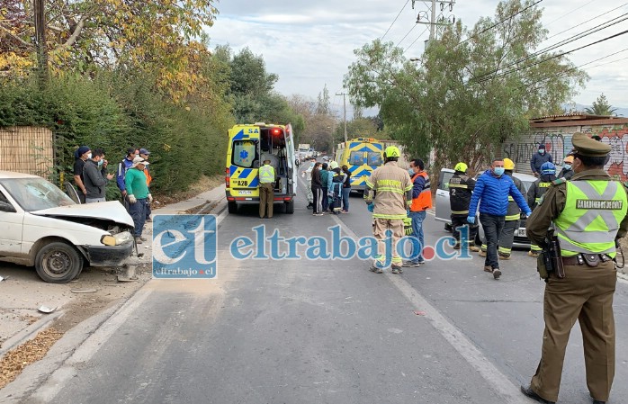 TRES LESIONADOS.- Rescatistas del SAMU y de Bomberos Santa María atendieron en el lugar a tres personas con lesiones de mediana consideración.