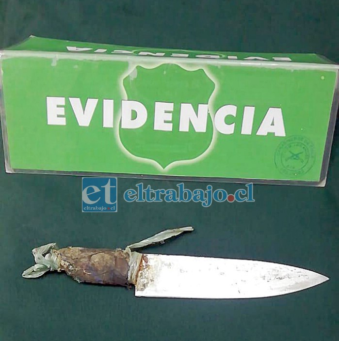 Este es el cuchillo hallado en poder del imputado, el cual habría sido usado en la agresión.