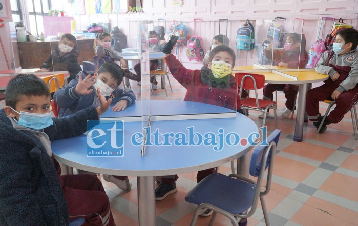 CLASES PRESENCIALES.- Aquí tenemos a los más regalones del colegio, ellos son los dueños y amos de la prebásica en el Colegio Alonso de Ercilla.