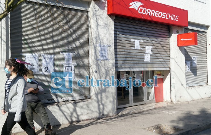 TODO UN MISTERIO.- Así luce desde hace unas tres semanas la sucursal de Correos de Chile en San Felipe, se desconoce si esa ‘Fuerza Mayor’ tiene que ver con algún contagio de sus empleados, u otra razón.