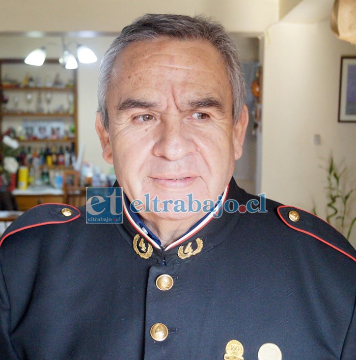 Luis Gabriel Jara Inostroza, incorporado el 18 de diciembre de 1980, tiene 64 años de edad y 40 de ser bombero.